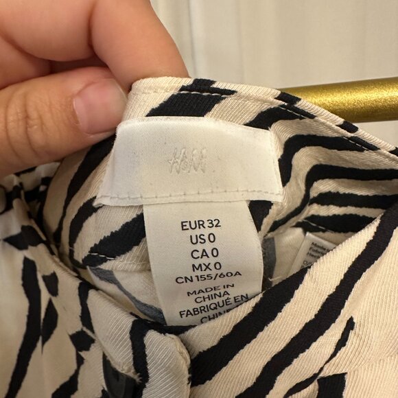 H&M Zebra Flared Pants - Picture 2 of 3